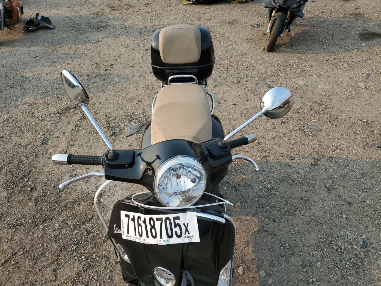 Vespa Scooter 250 Image 3