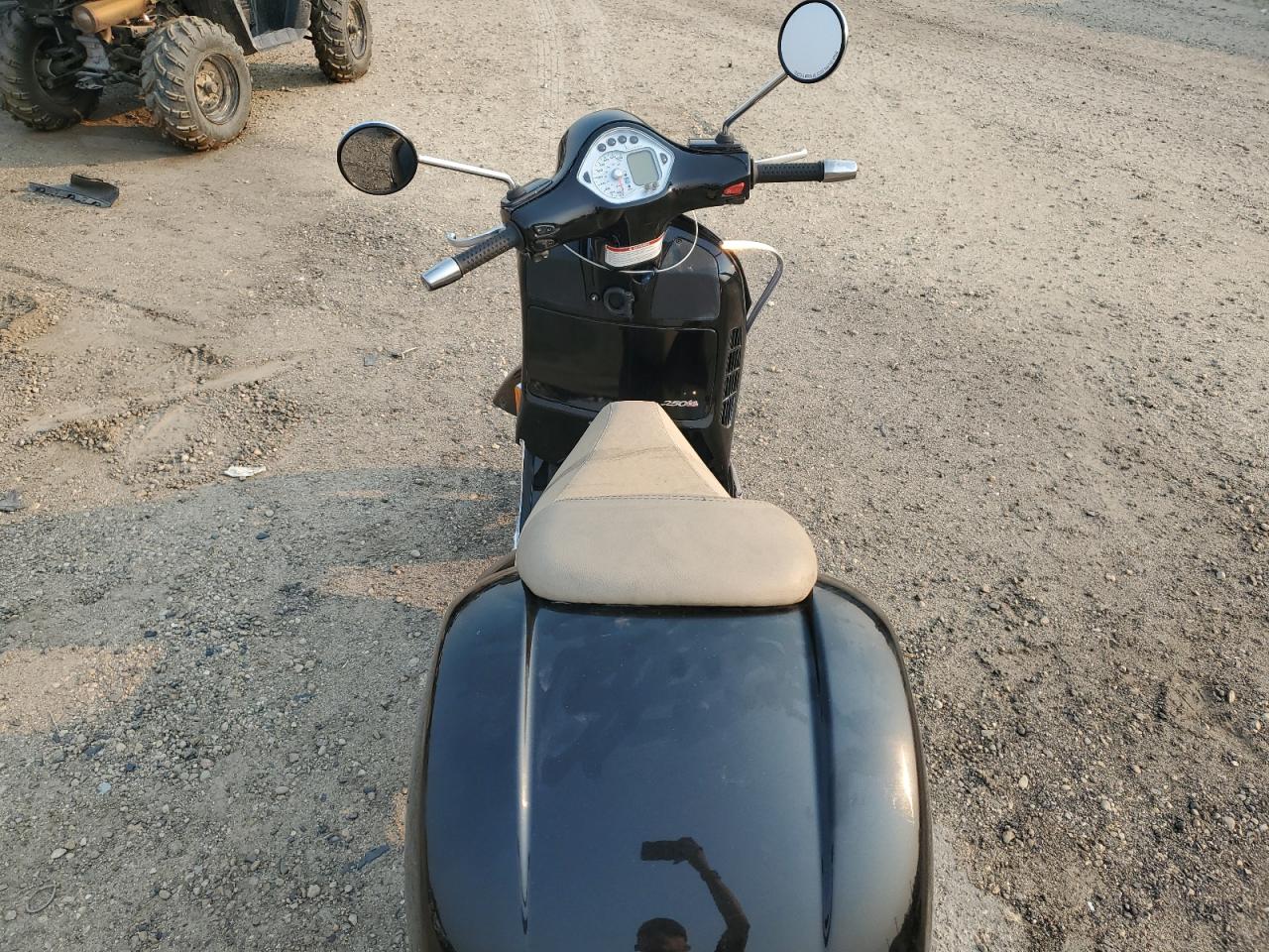 Vespa Scooter 250 Image 5