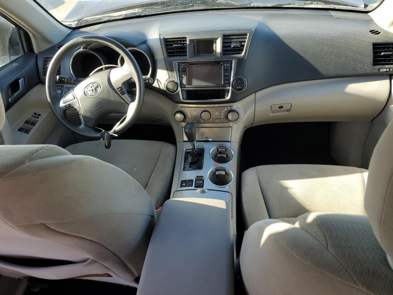 Toyota Highlander Base Image 11