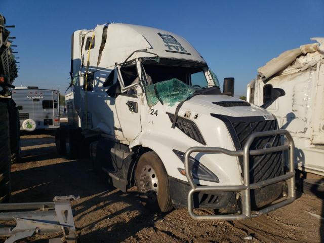  Salvage Volvo Vnl