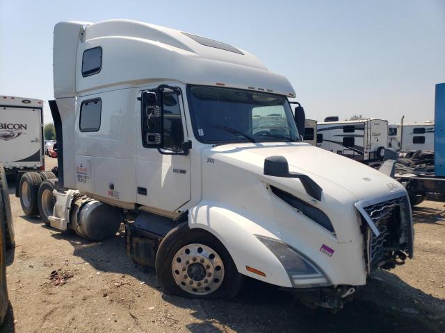  Salvage Volvo Vnl