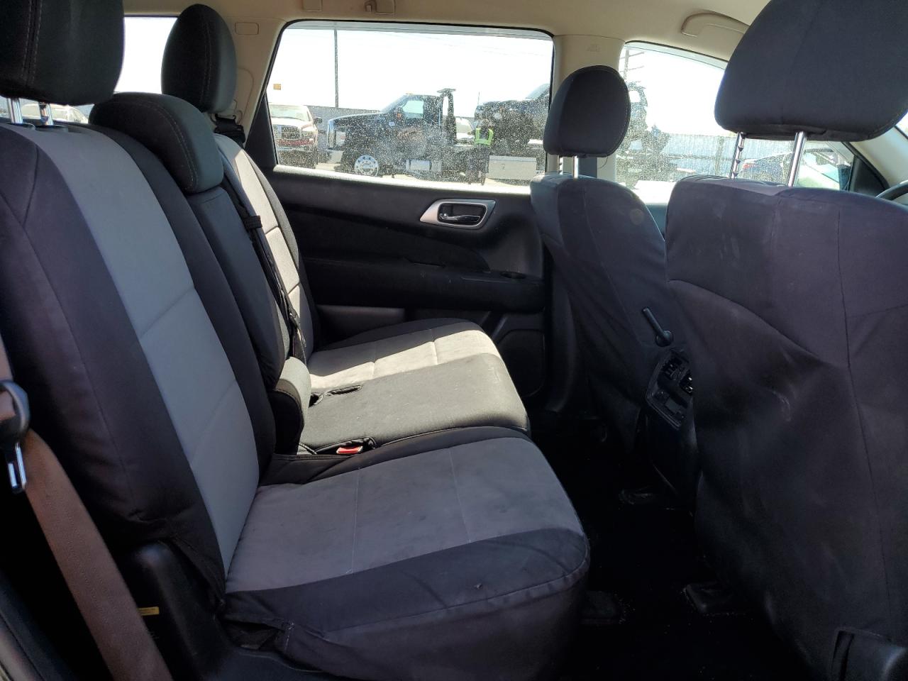 Nissan Pathfinder S Image 9