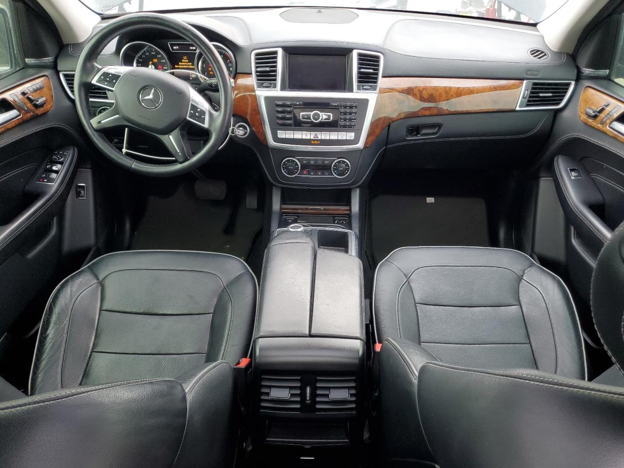 Mercedes-Benz M-Class 550 4matic Image 9