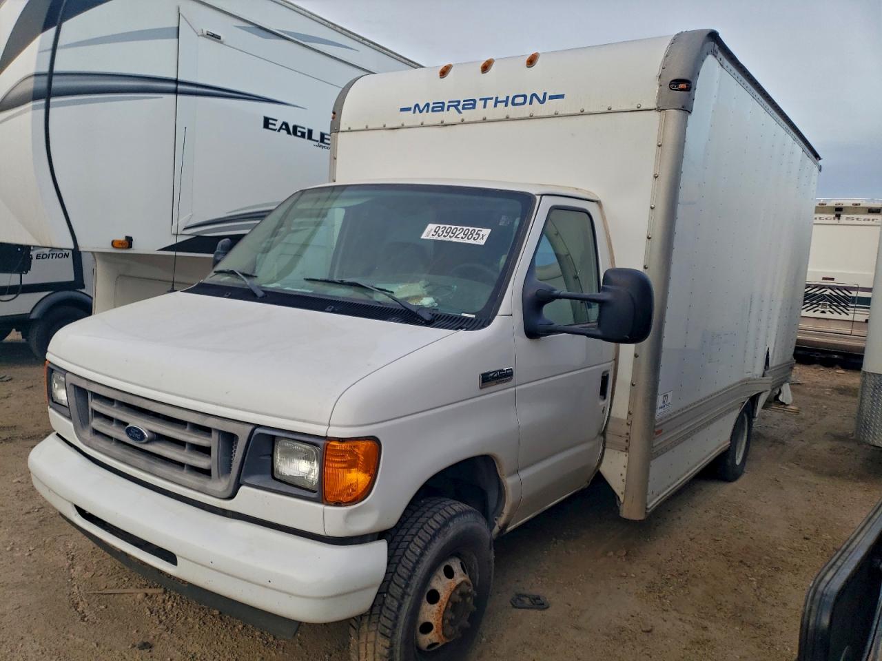 Ford Econoline E450 Super Duty Cutaway Van Image 6