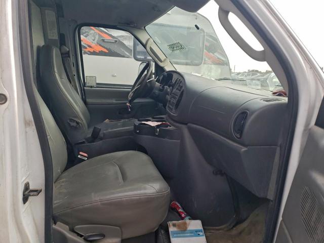 Ford Econoline E450 Super Duty Cutaway Van Image 8