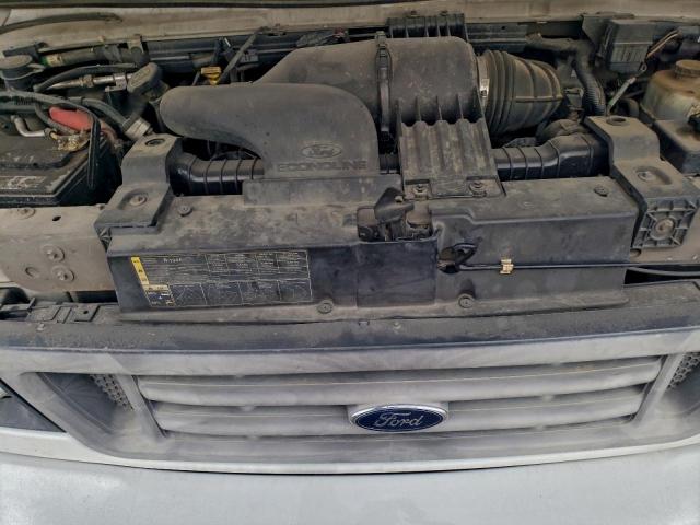 Ford Econoline E450 Super Duty Cutaway Van Image 7