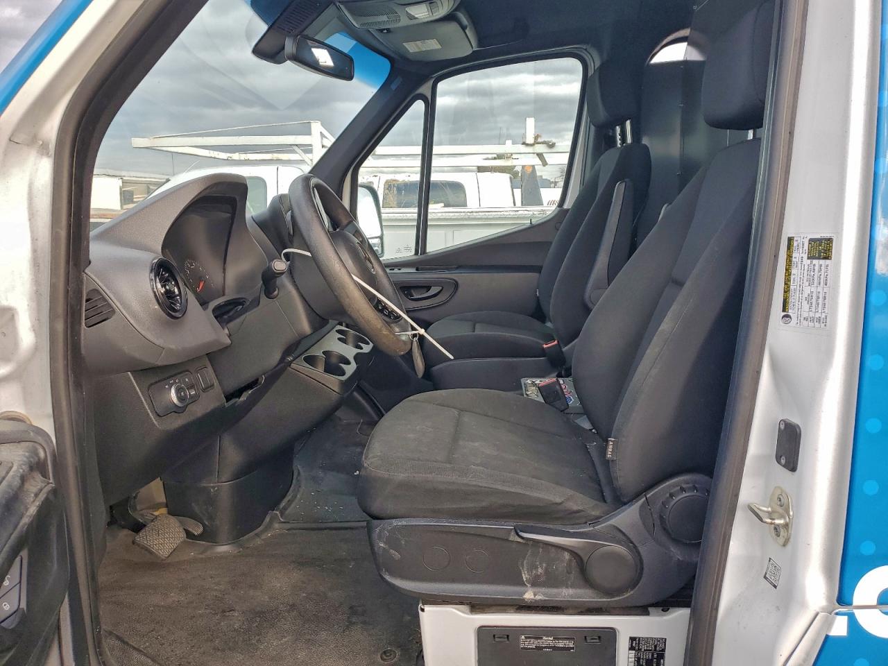 Mercedes-Benz Sprinter 2500 Image 7