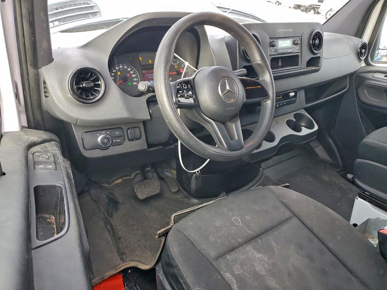 Mercedes-Benz Sprinter 2500 Image 2