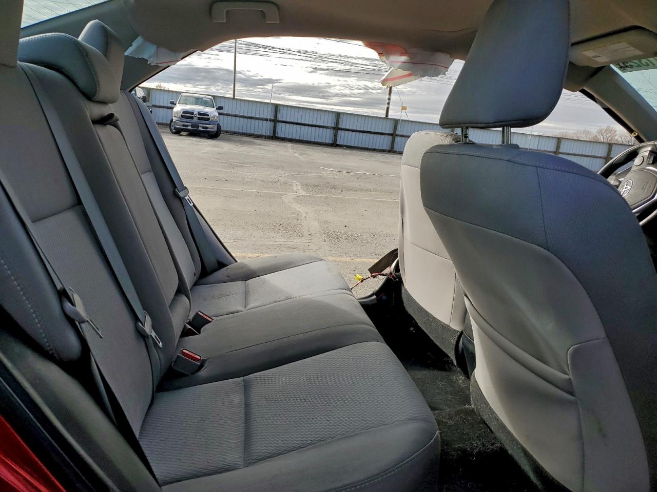 Toyota Corolla L Image 8