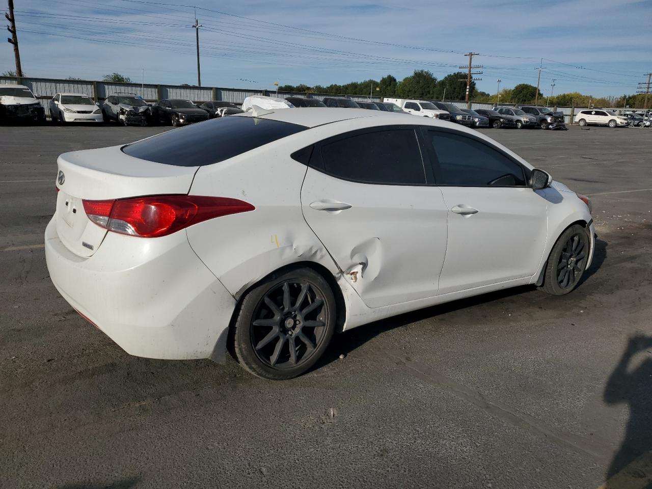 Hyundai ELANTRA Gls Image 3