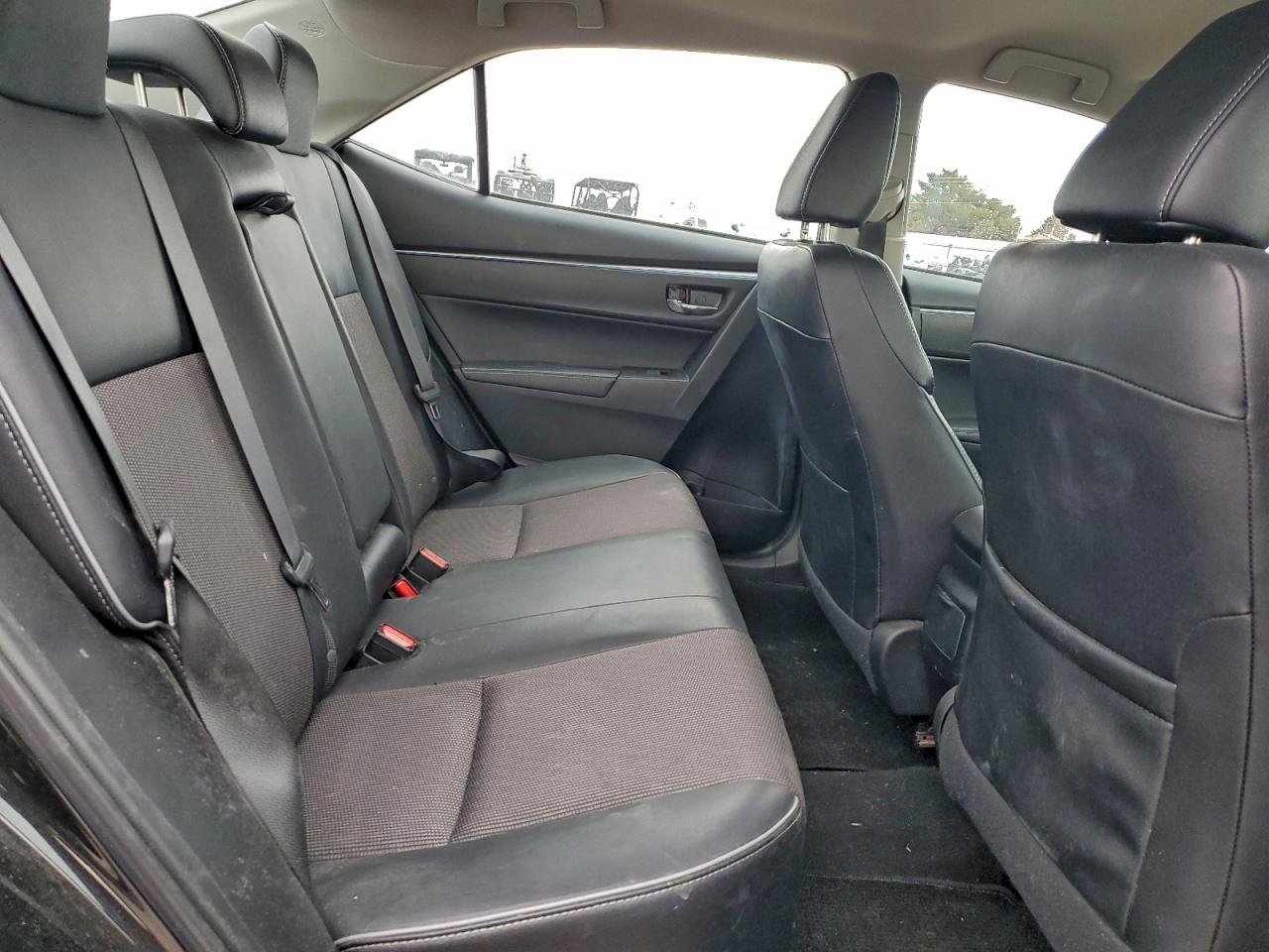 Toyota Corolla L Image 8