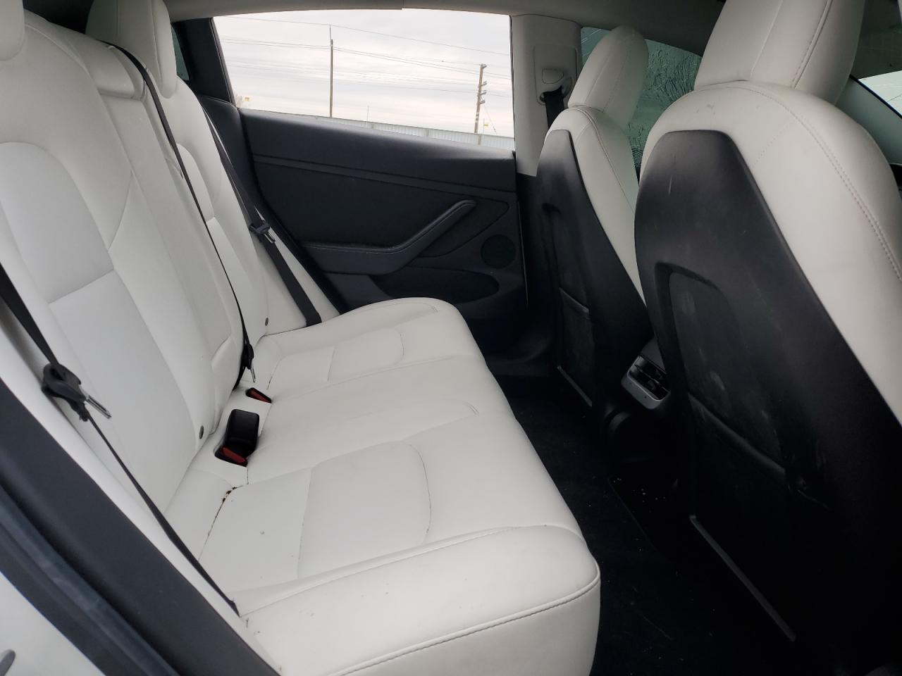 Tesla Model 3 Image 9