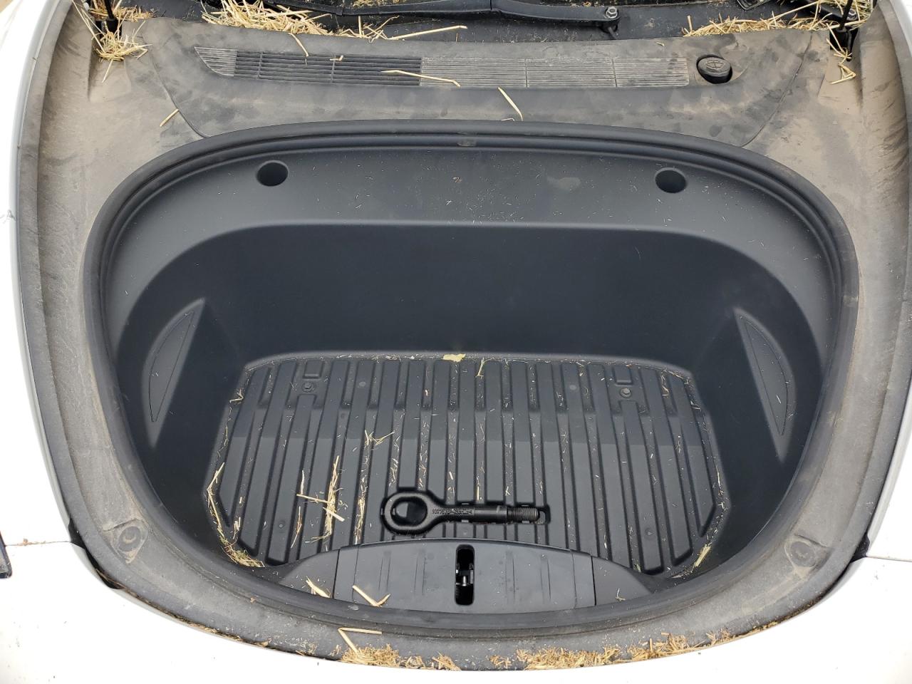 Tesla Model 3 Image 8