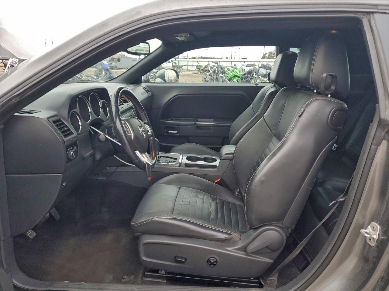 Dodge Challenger Sxt Image 8