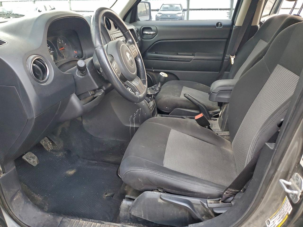 Jeep Patriot Latitude Image 3