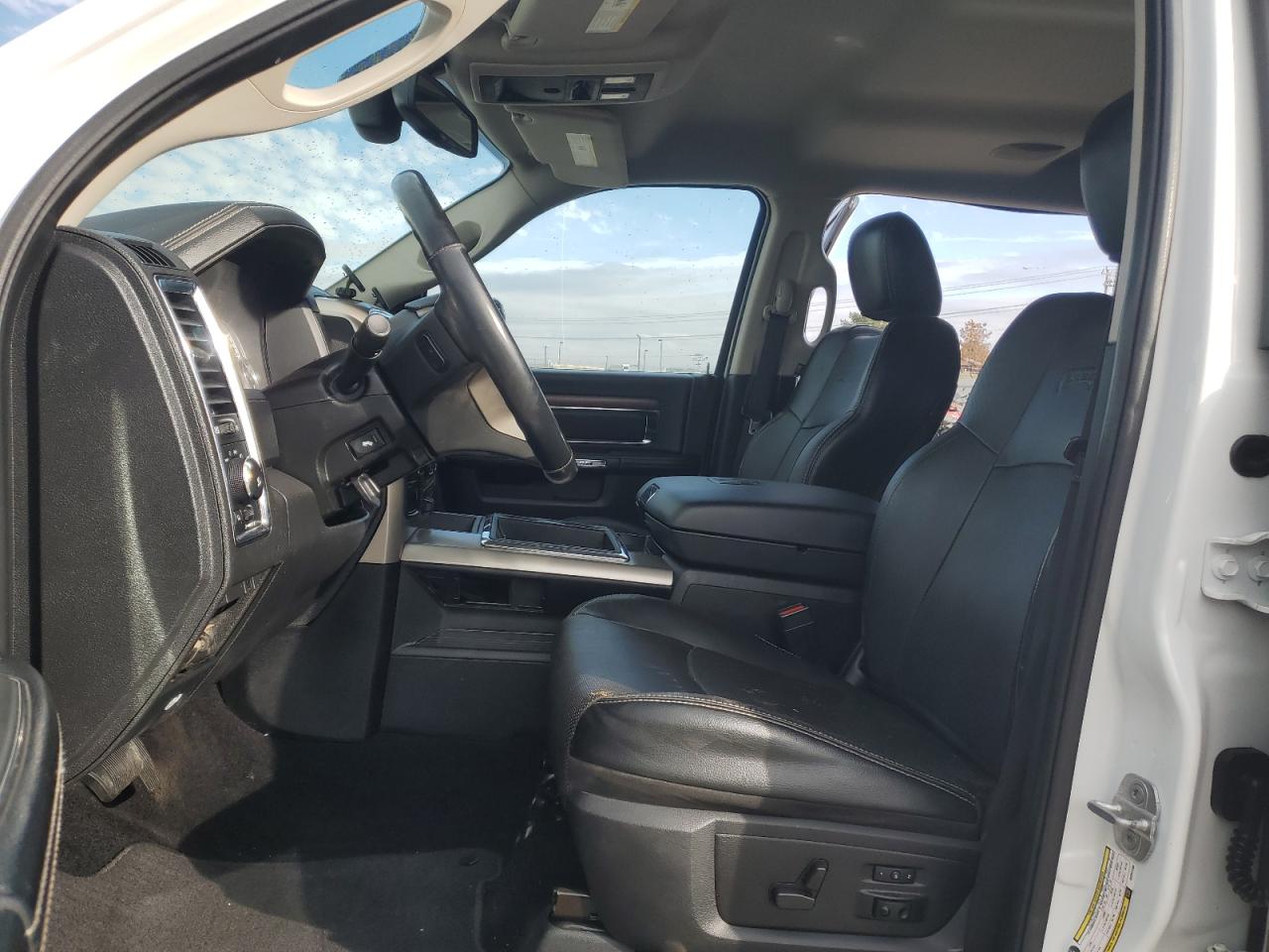 Ram 3500 Laramie Image 7