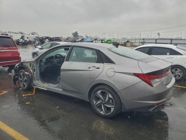 Hyundai ELANTRA Limited Image 3