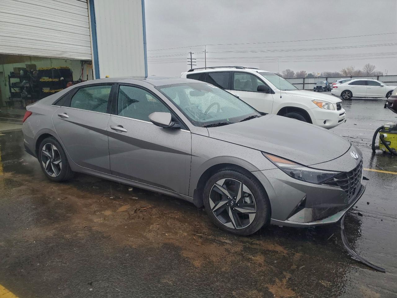 Hyundai ELANTRA Limited Image 5