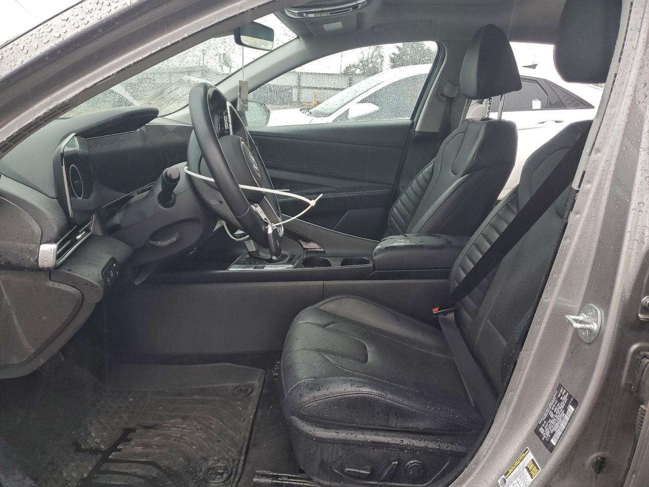 Hyundai ELANTRA Limited Image 12