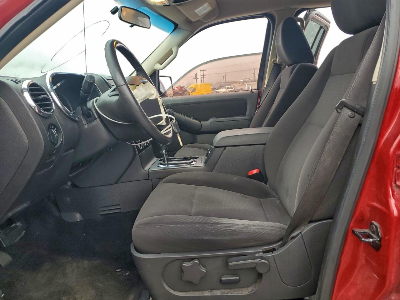 Ford Explorer Xlt Image 9