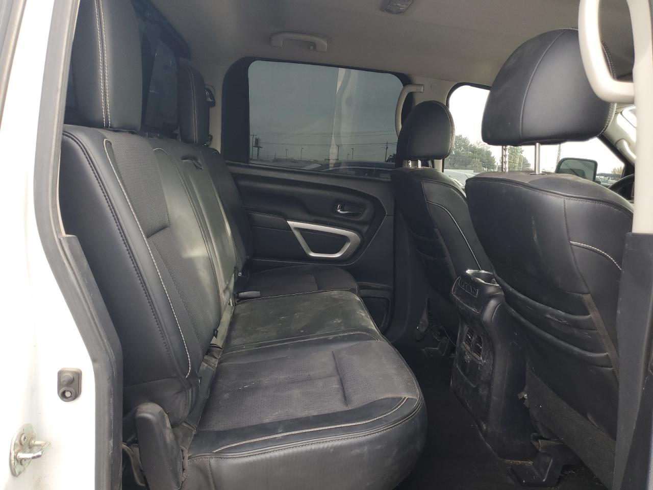 Nissan Titan Sl Image 2