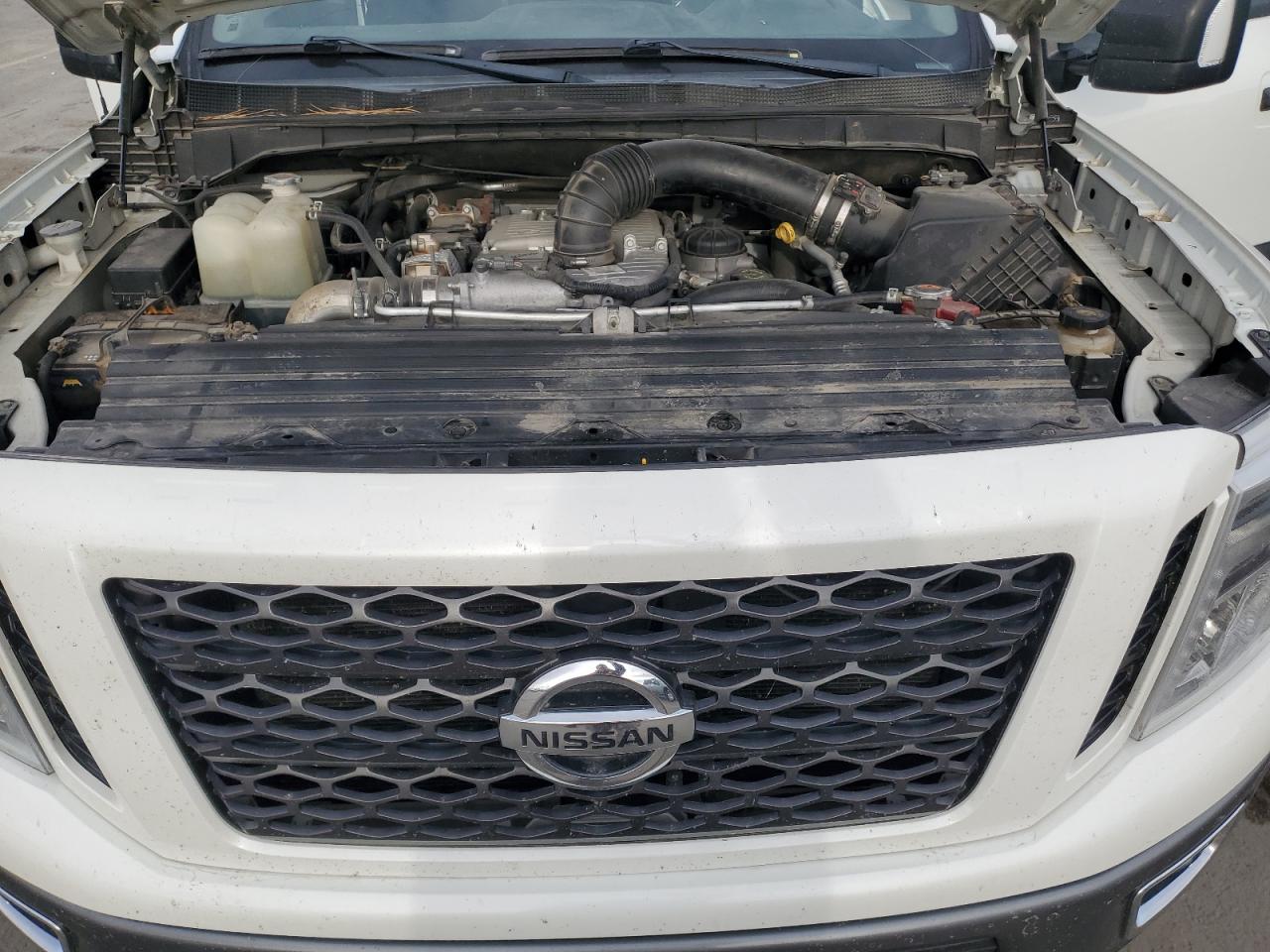 Nissan Titan Sl Image 8