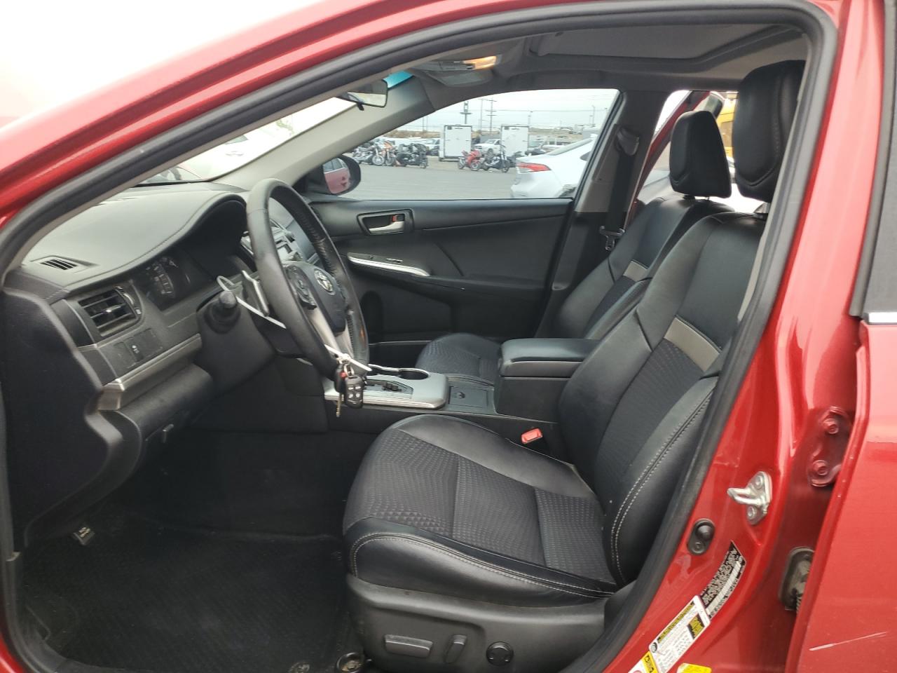 Toyota Camry L Image 10