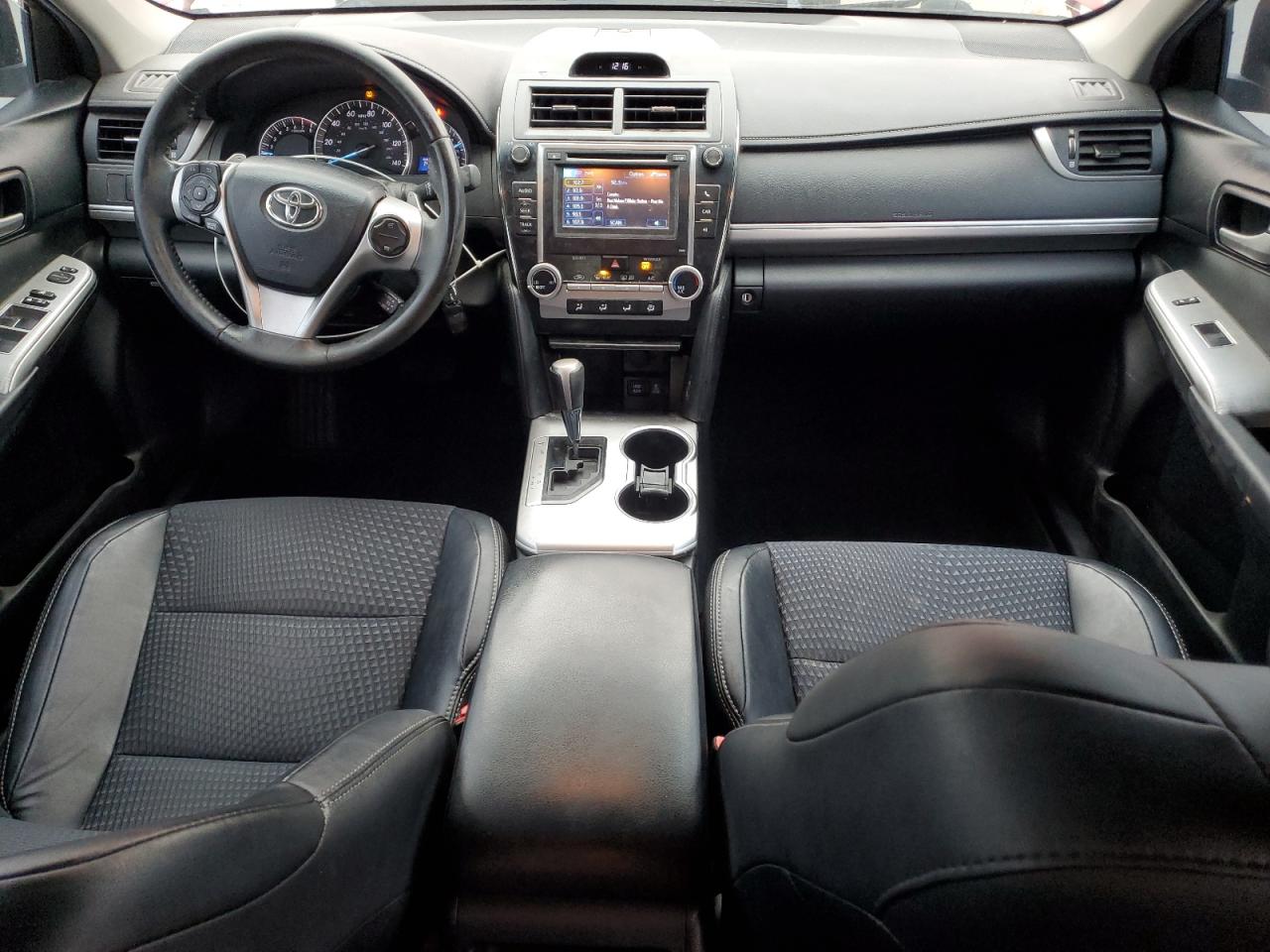 Toyota Camry L Image 4