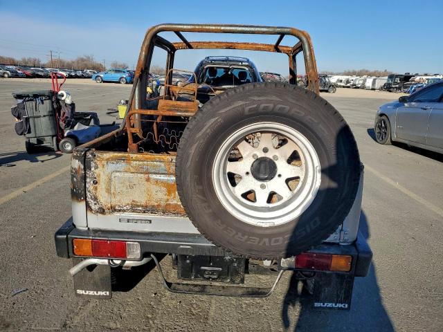 Suzuki Samurai Image 6