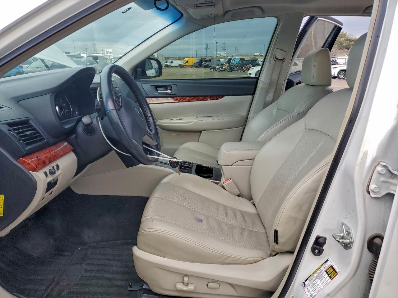 Subaru Outback 2.5i Limited Image 5