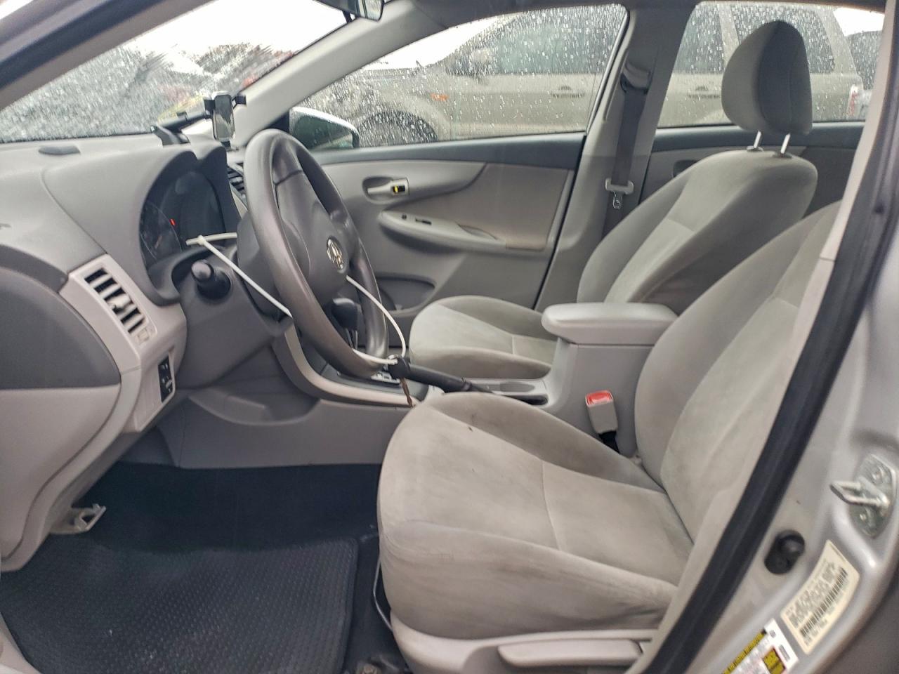 Toyota Corolla Base Image 4