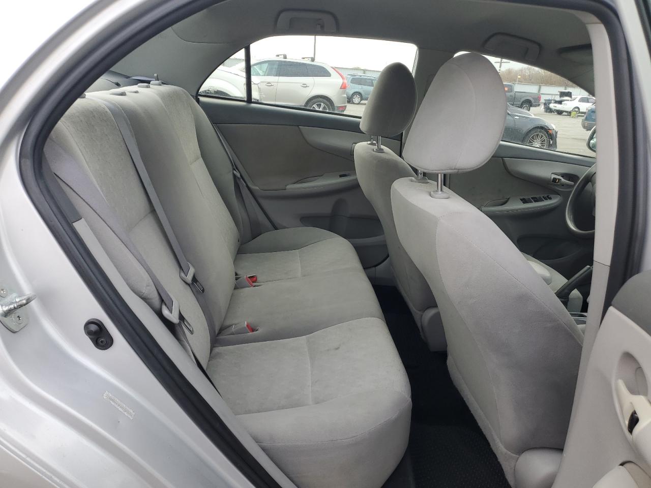 Toyota Corolla Base Image 7