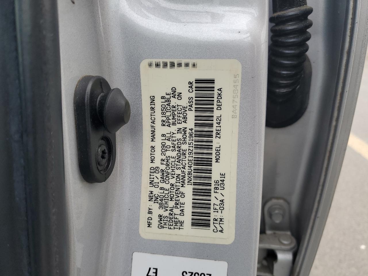 Toyota Corolla Base Image 9