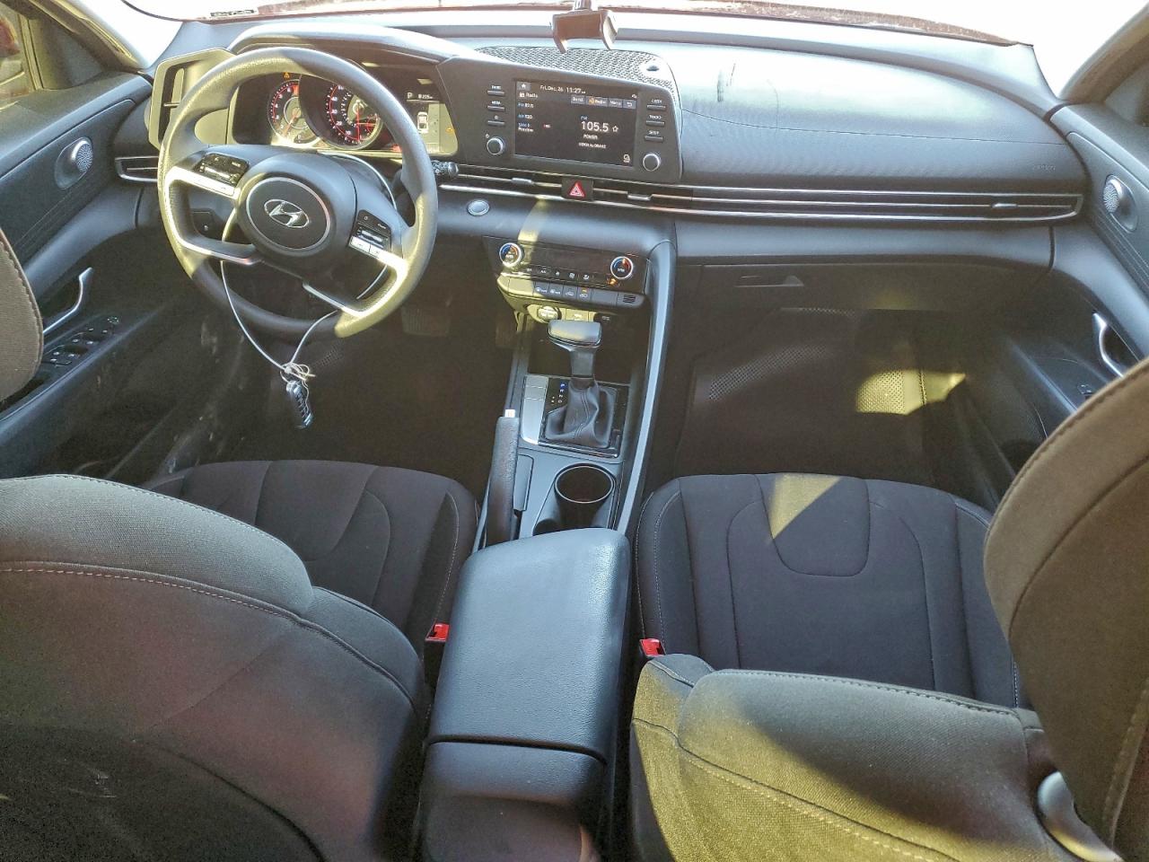 Hyundai ELANTRA Sel Image 2