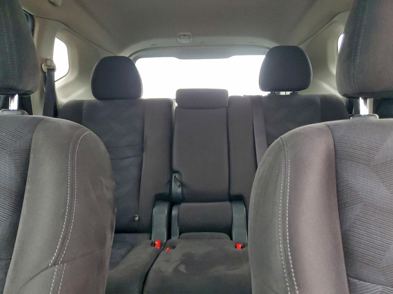 Nissan Rogue S Image 6