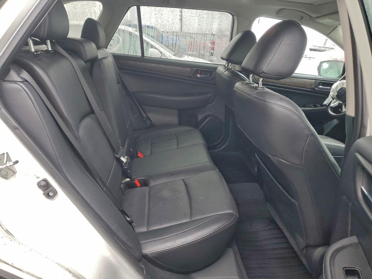 Subaru Outback 3.6r Limited Image 6