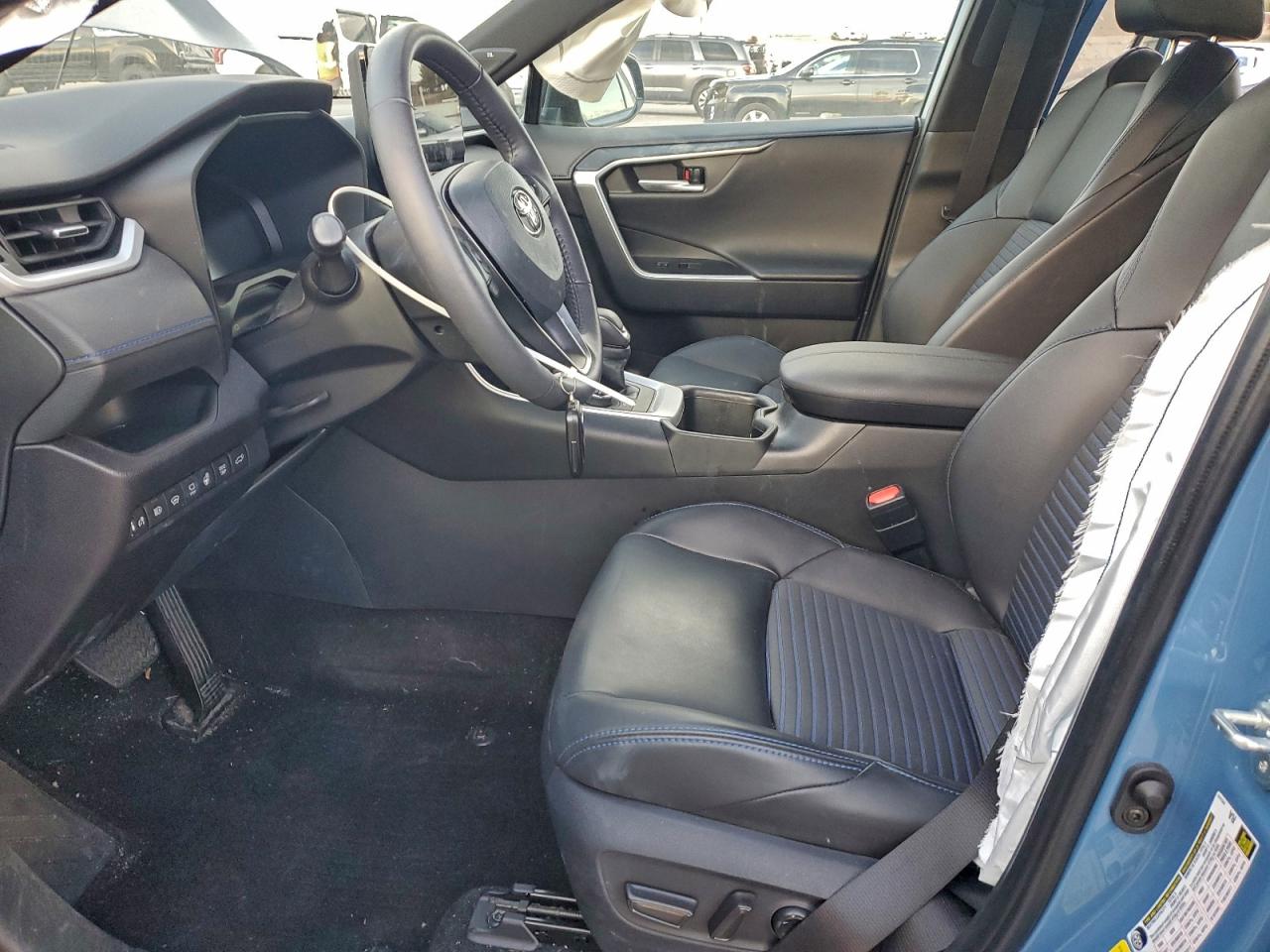 Toyota RAV4 Xse Image 4