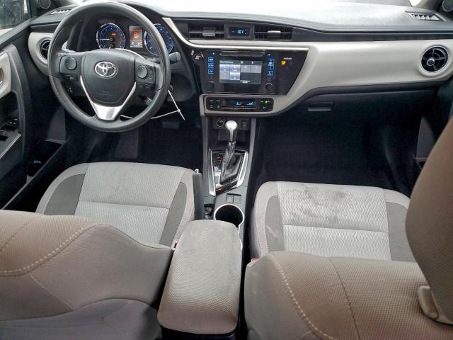 Toyota Corolla L Image 6