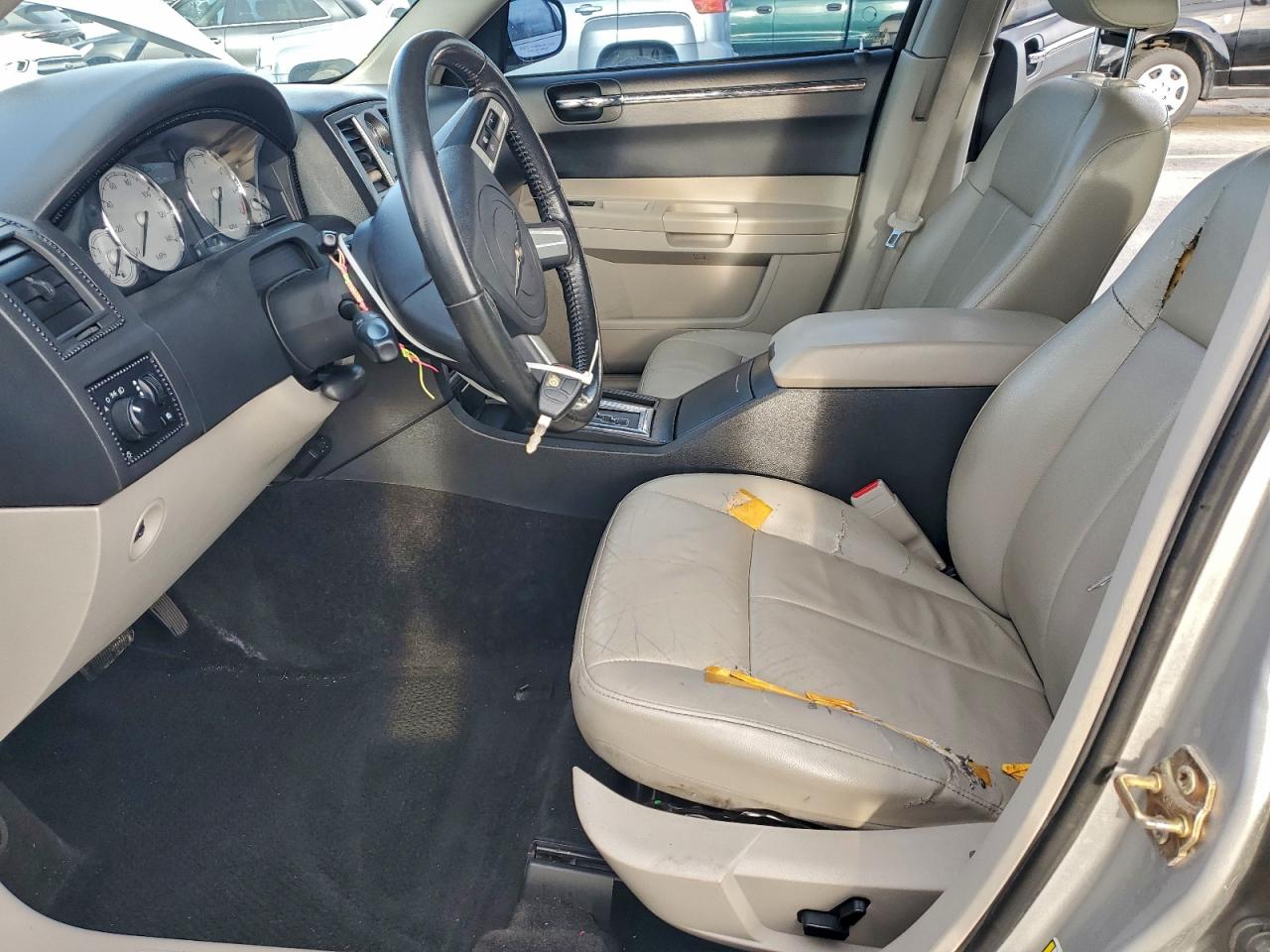 Chrysler 300 Touring Image 10