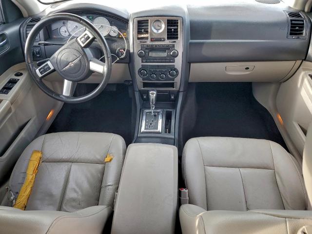 Chrysler 300 Touring Image 9