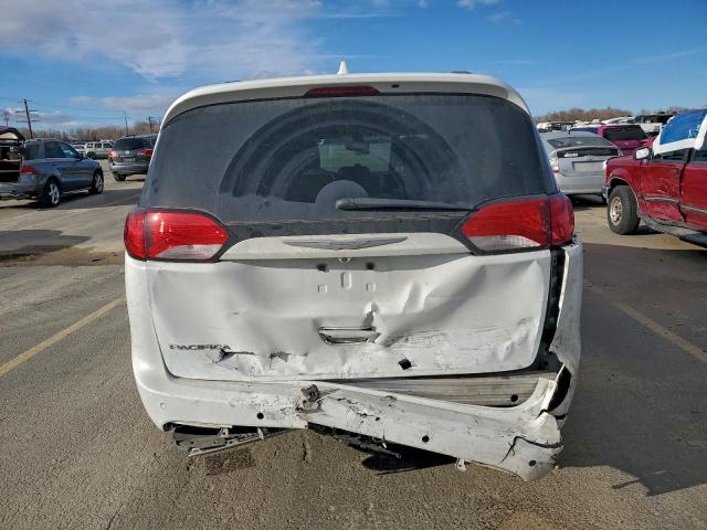 Chrysler Pacifica Touring L Image 6