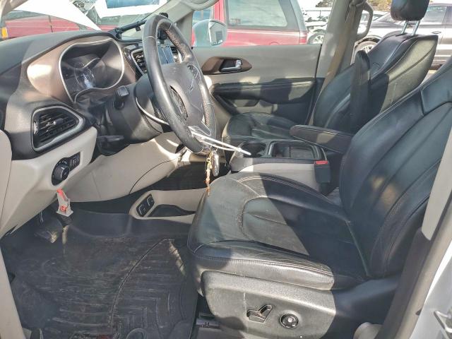 Chrysler Pacifica Touring L Image 4