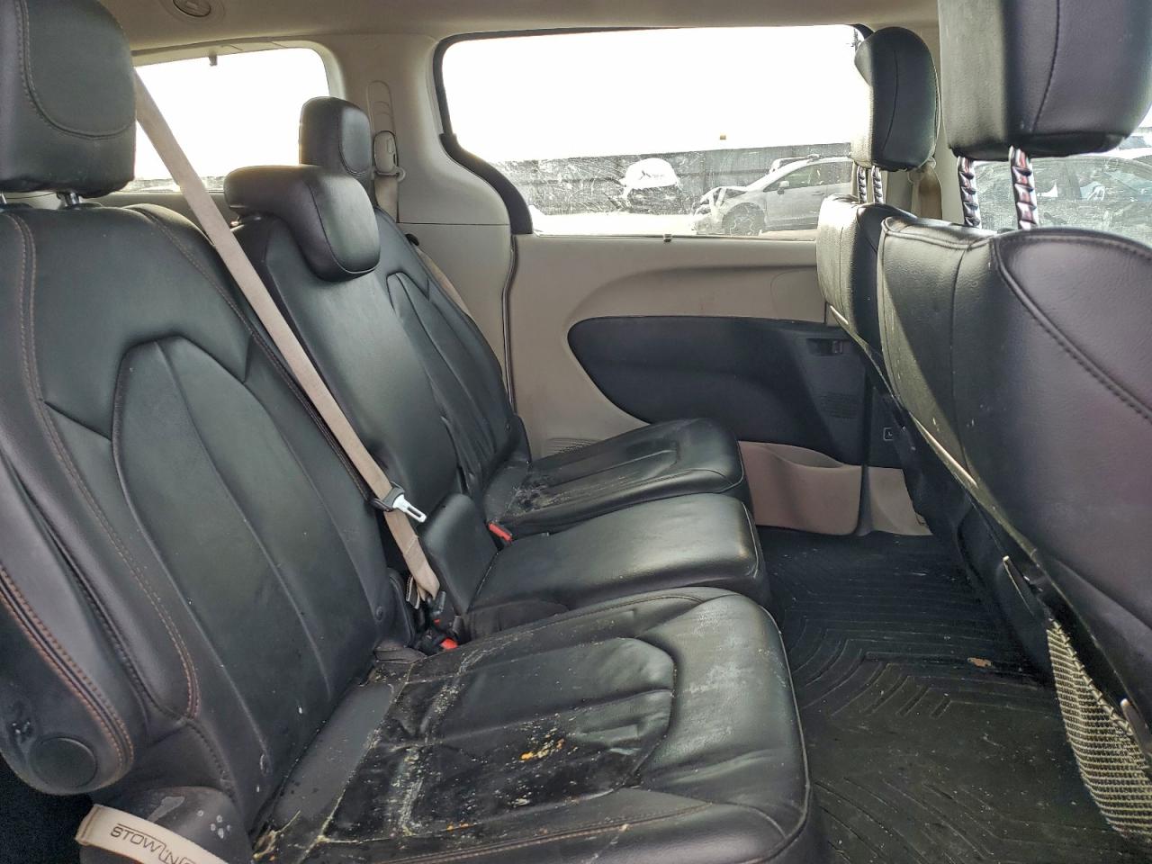 Chrysler Pacifica Touring L Image 11