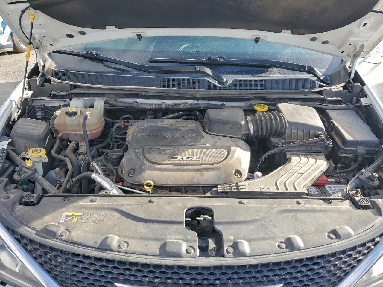 Chrysler Pacifica Touring L Image 12