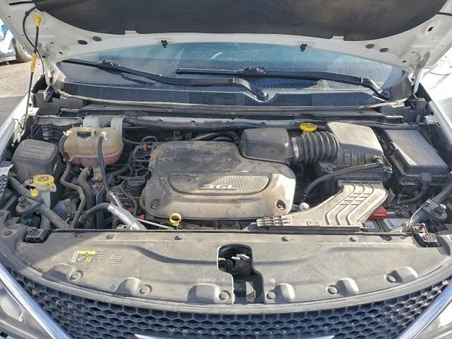 Chrysler Pacifica Touring L Image 12