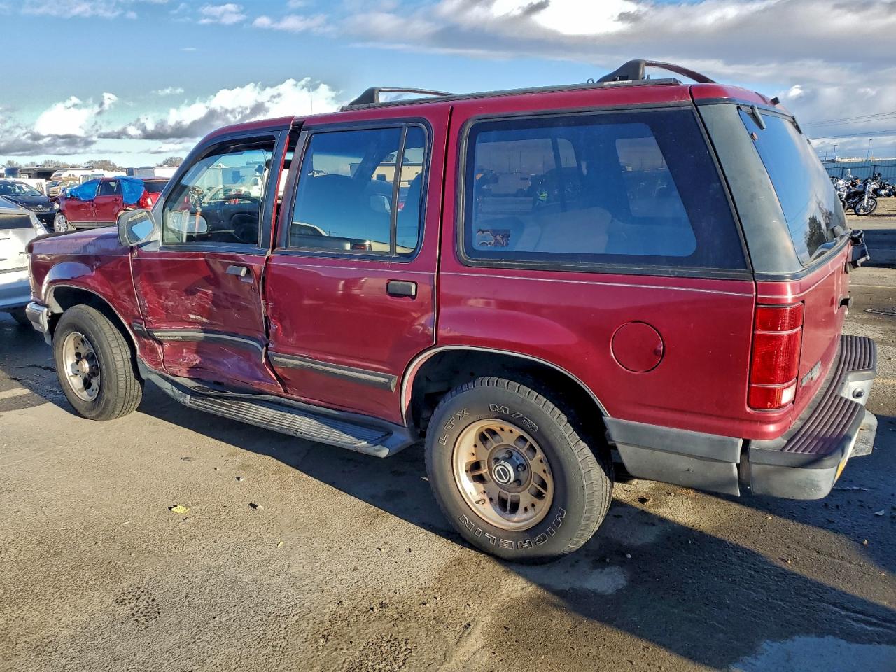 Ford Explorer Image 2