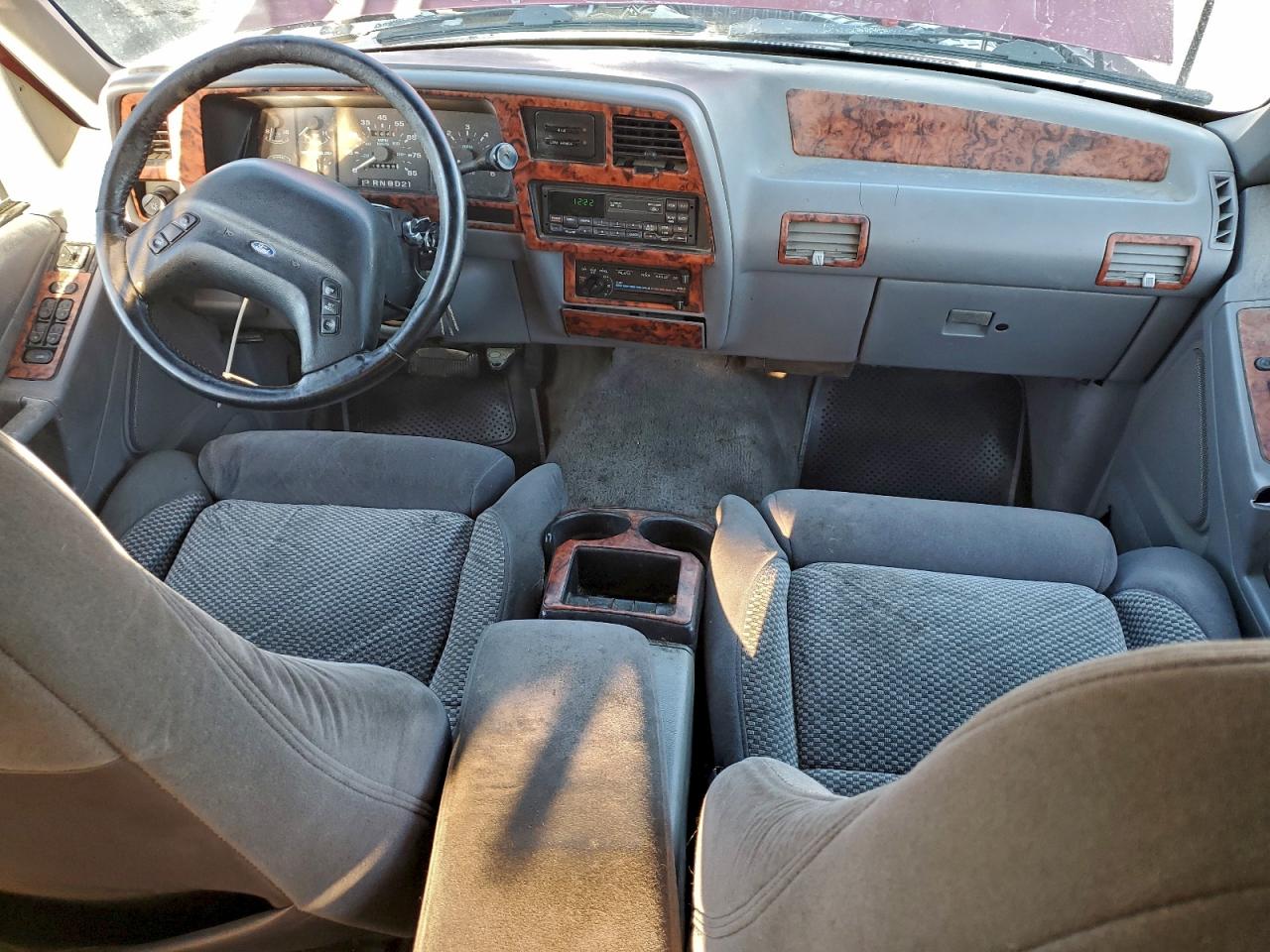 Ford Explorer Image 3