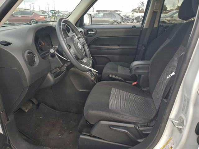 Jeep Patriot Latitude Image 9