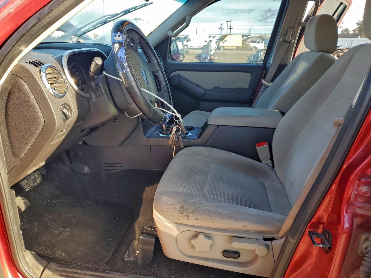 Ford Explorer Xlt Image 5