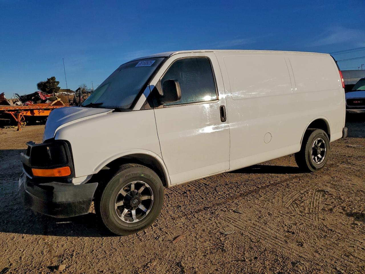 Chevrolet Express Image 1